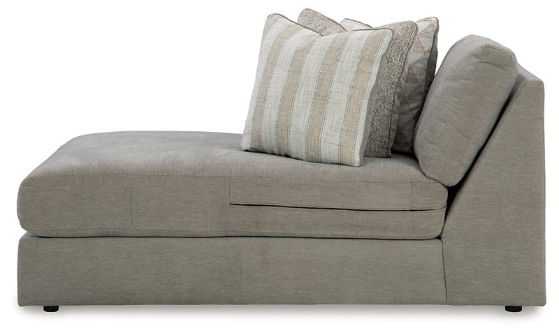 Avaliyah Sectional with Chaise